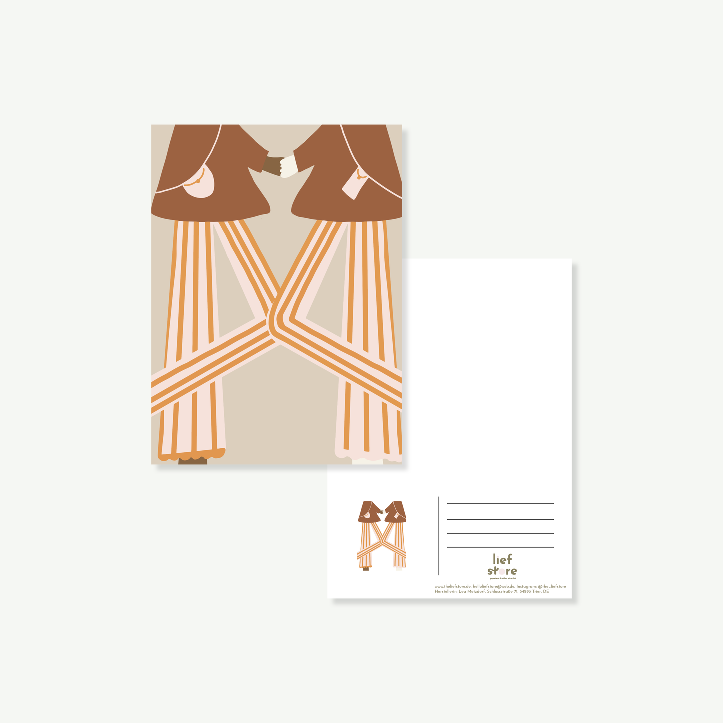 Vorder und Rückseite der Postkarte "Girls" mit zwei abstrakten Frauenfiguren Hand in Hand in gestreiften Hosen, Pullover und Taschen. Die Rückseite bietet Platz für Text und Adresse und links mit Motiv in klein.