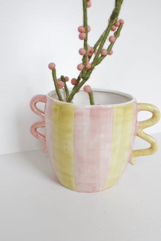 Runder Keramiktopf mit Streifen in sommerlichen Farben 