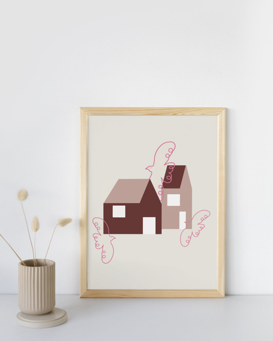 Poster auf DIN A4 mit zwei abstrakten Häusern und pinken Vögeln auf beigem Hintergrund. Das Poster ist in einem hellen Bilderrahmen eingerahmt und steht neben einer Vase.